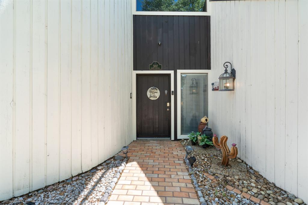 5107 Racquet Club Drive Arlington, TX 76017 - Photo 5 of 40 a view of a wooden door
