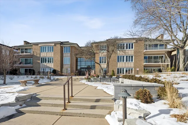 $515,000 | 1 Oak Brook Club Drive, Unit A310, Oak Brook, IL 60523