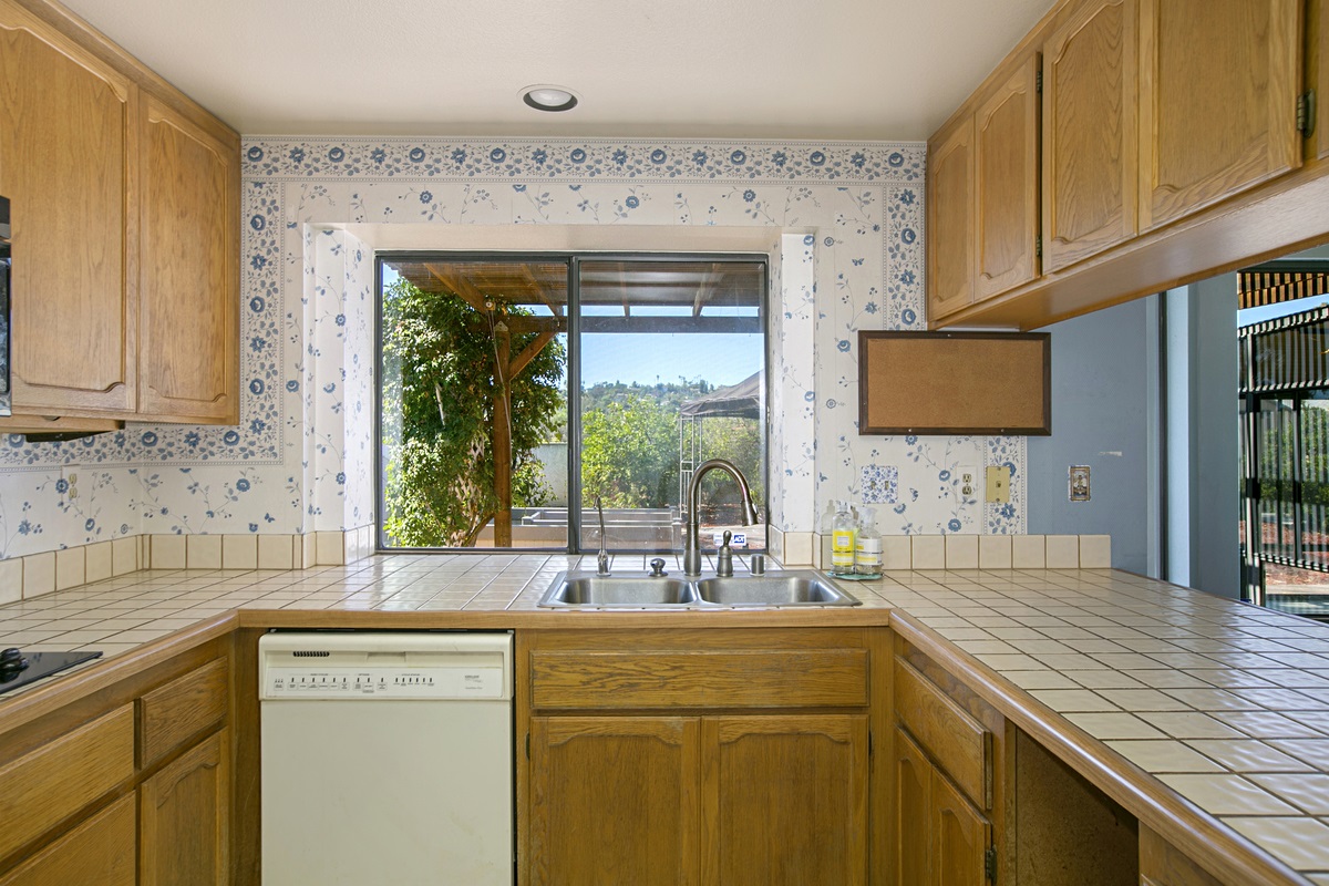 9578 Summerfield Street Spring Valley, CA 91977 - Photo 15 of 25 Gallery Image 15