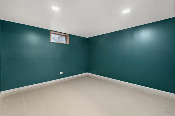 a view of a walk in closet