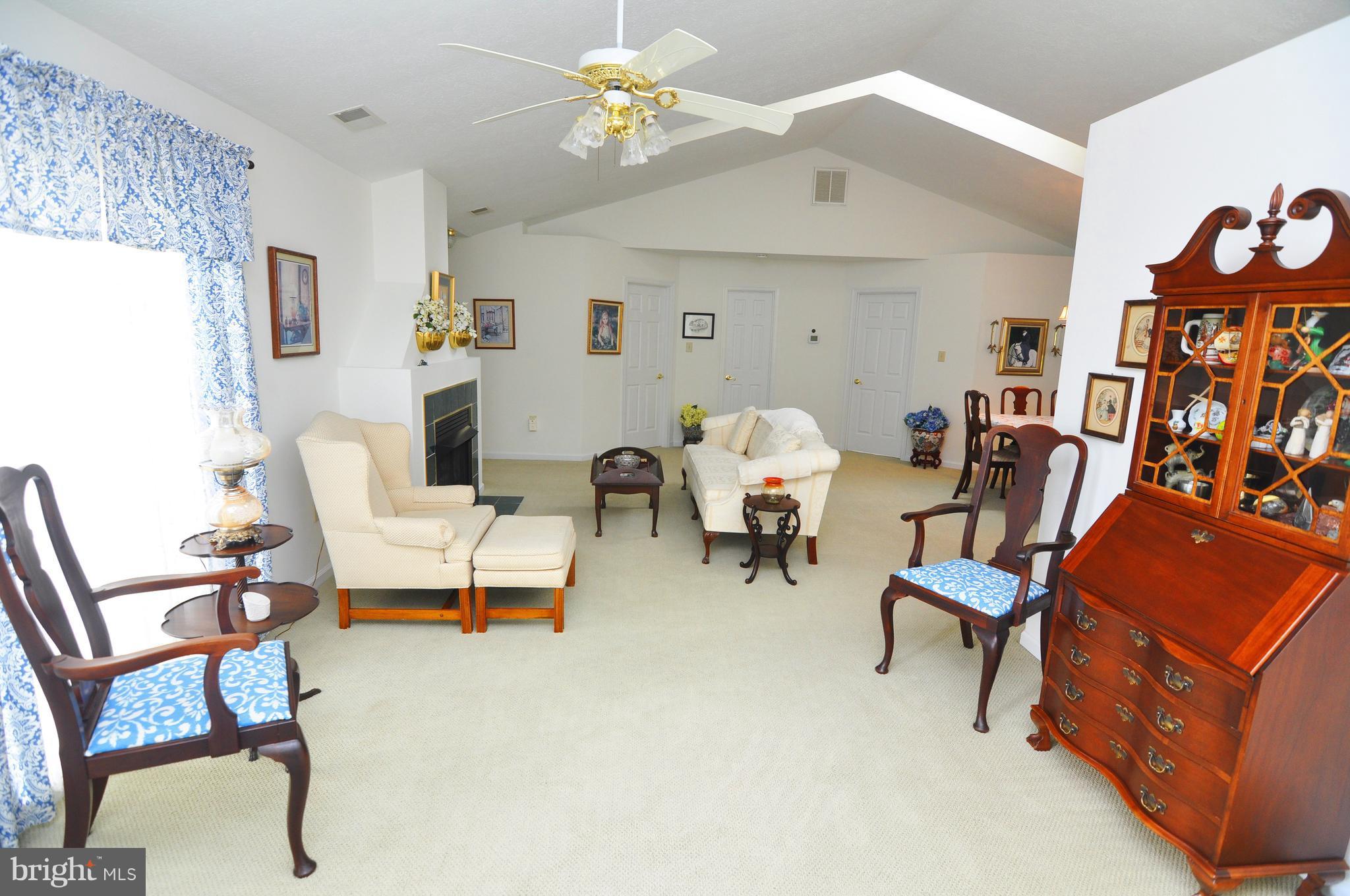 202 Canyon Road Winchester, VA 22602 - Photo 6 of 30 Living room
