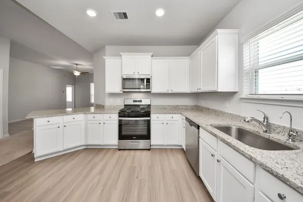 $2,500 | 3113 Foresail Lane, Santa Fe, TX 77510