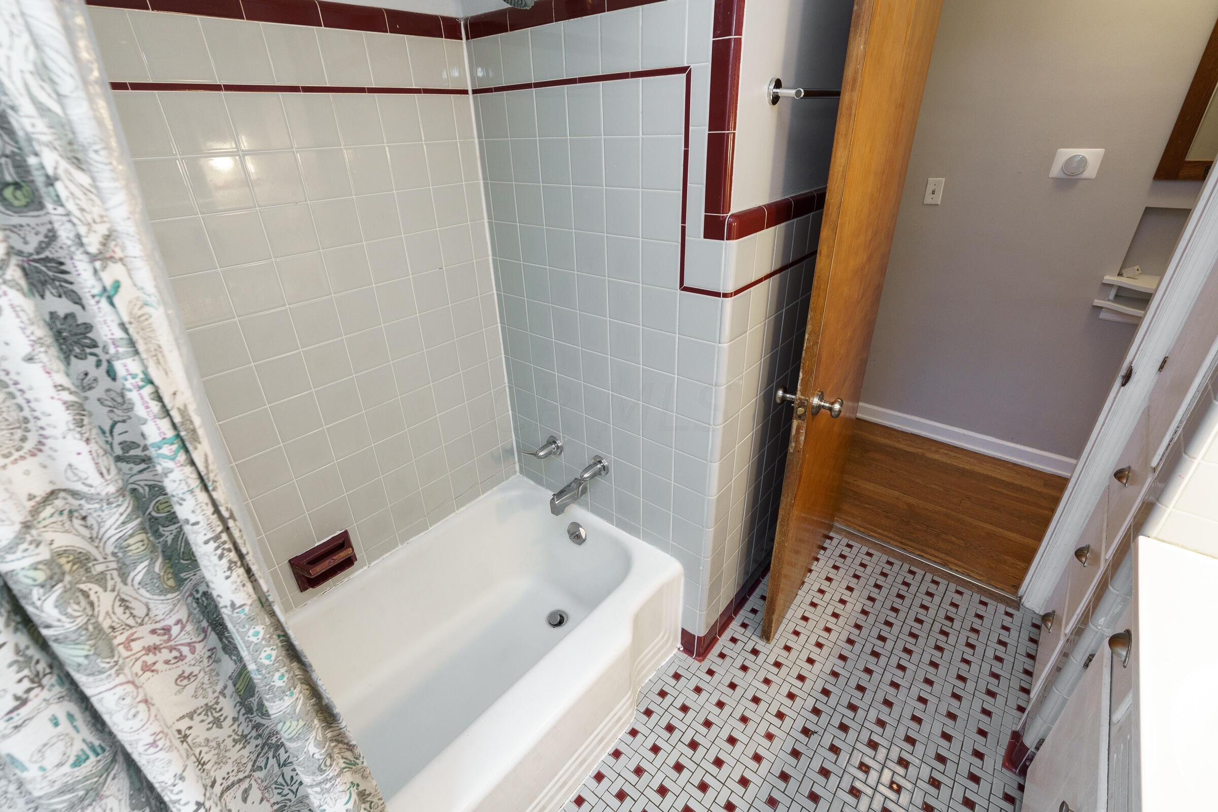 2758 Wellesley Road Columbus, OH 43209 - Photo 18 of 36 Bathroom
