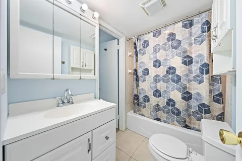 $220,000 | 400 Wilma Circle, Unit 206, Riviera Beach, FL 33404