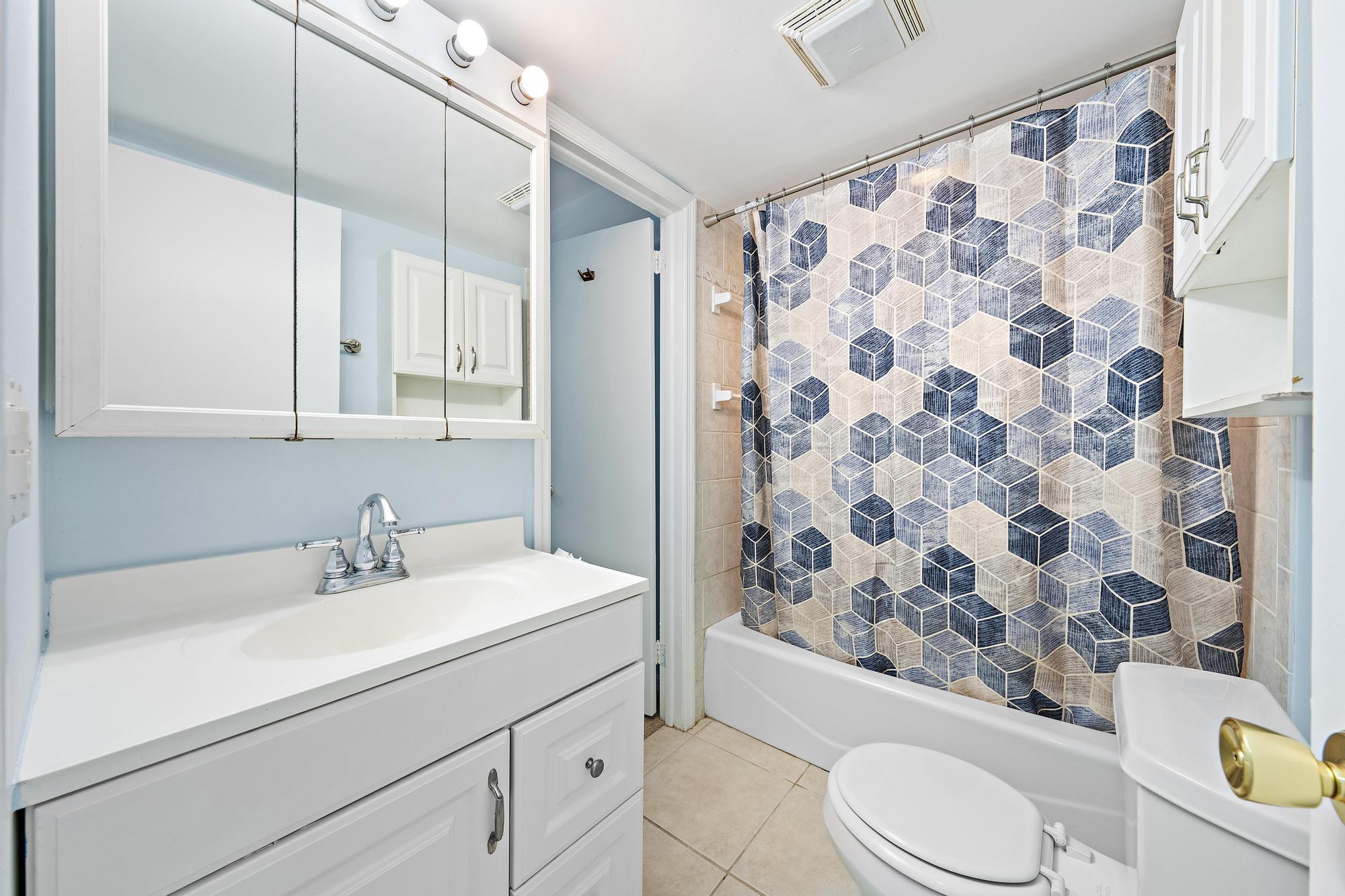 400 Wilma Circle, Unit 206 Riviera Beach, FL 33404 - Photo 10 of 21 400 Wilma Cir 206-10
