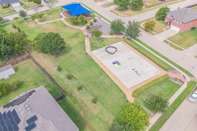 a view of a back yard of the house