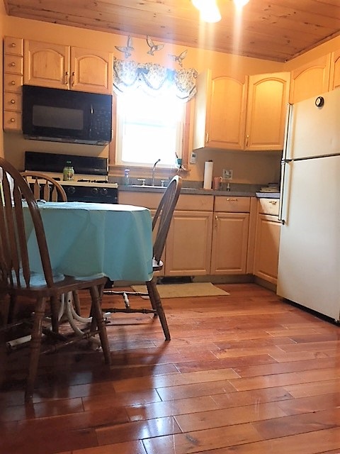 23 Spring Street Hillsborough, NH 03244 - Photo 13 of 16 Gallery Image 13