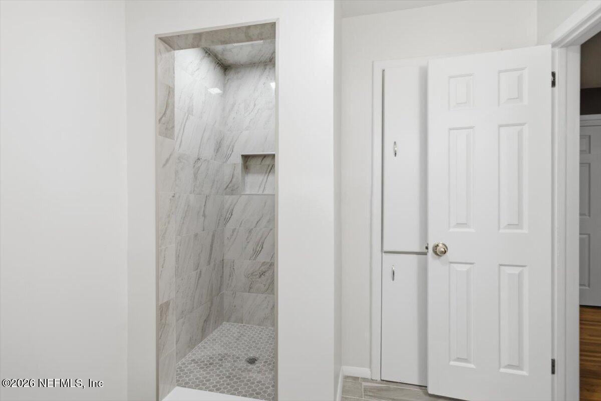 1425 Oak Haven Road Jacksonville, FL 32207 - Photo 14 of 25 14-Primary Bathroom