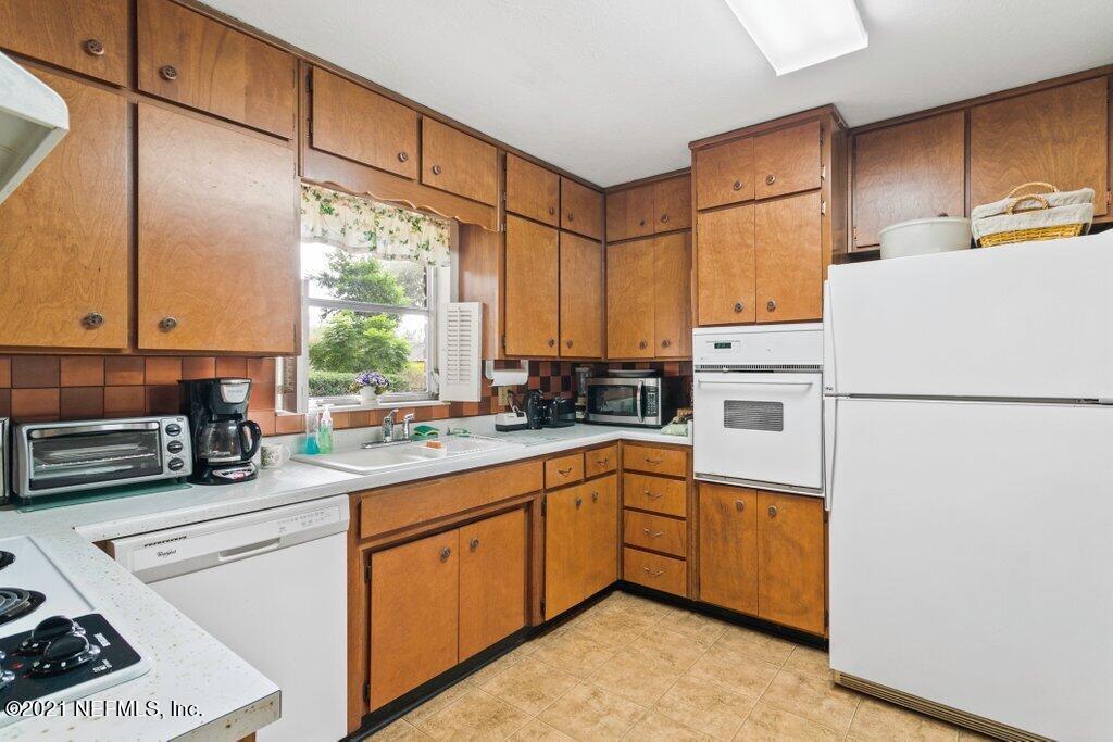 5434 Sanders Road Jacksonville, FL 32277 - Photo 10 of 31 Kitchen