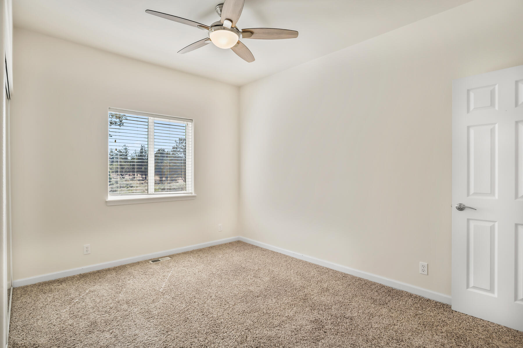 2125 Condor Drive Redmond, OR 97756 - Photo 34 of 42 JH5_3986