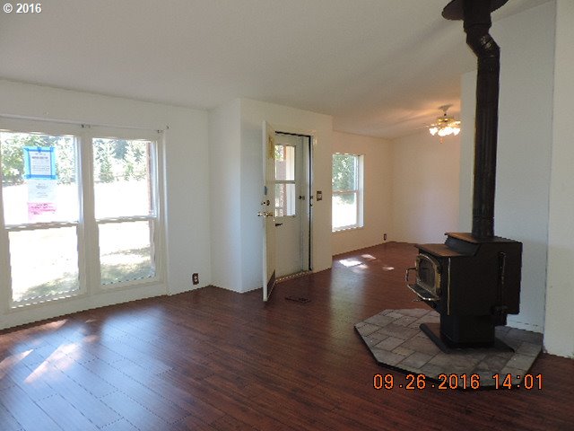 121 Meadow Crest Road Carson, WA 98610 - Photo 6 of 21 Living Room