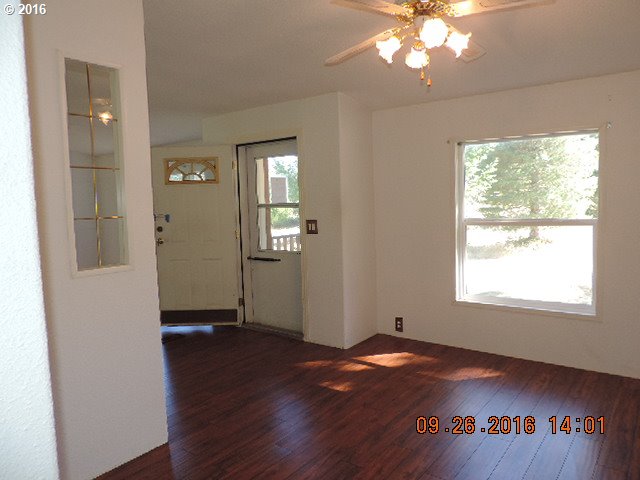 121 Meadow Crest Road Carson, WA 98610 - Photo 7 of 21 Living Room