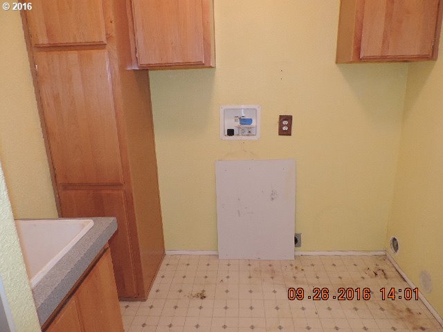 121 Meadow Crest Road Carson, WA 98610 - Photo 10 of 21 Laundry