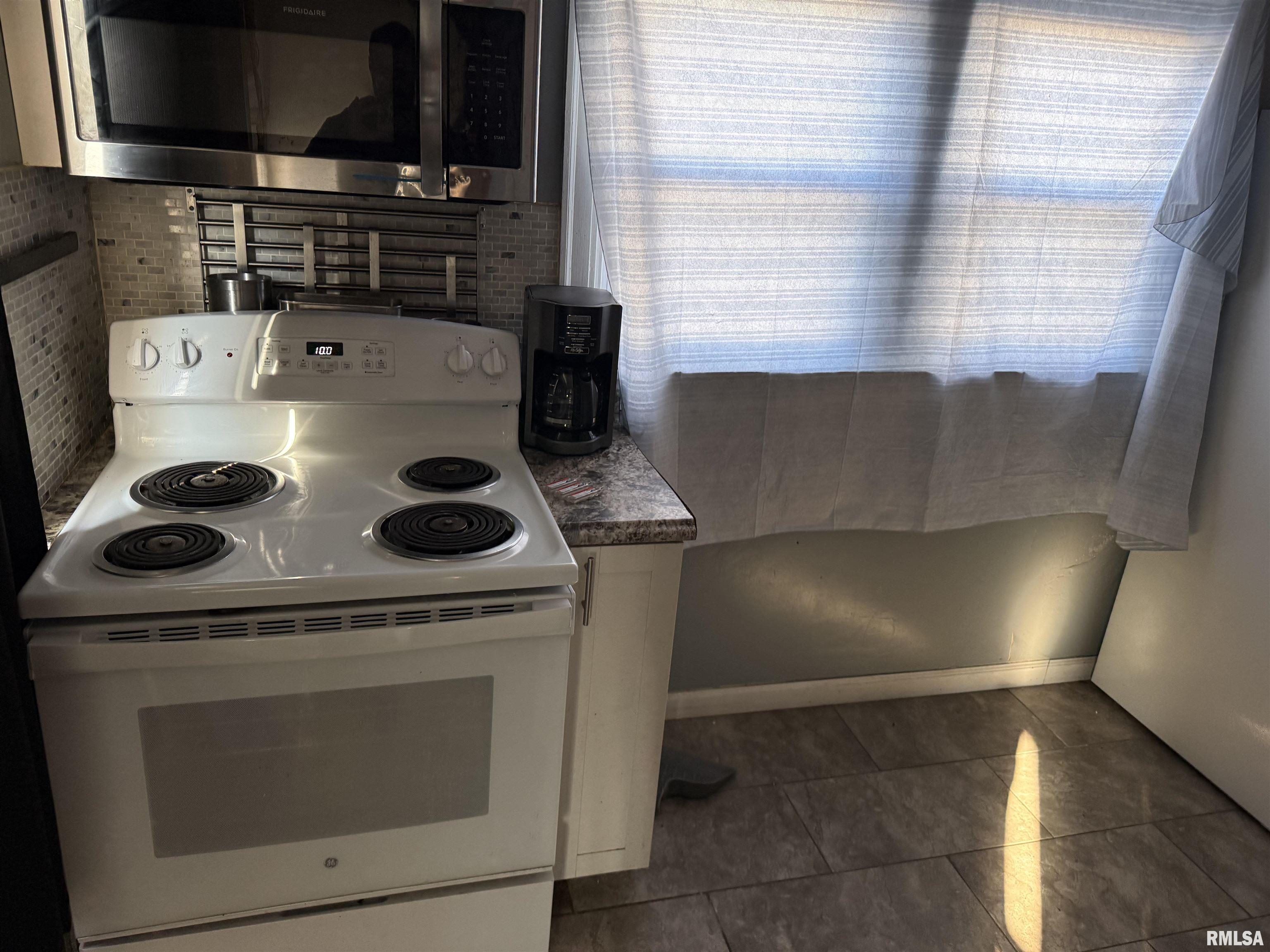 2324 South 8th Street Springfield, IL 62703 - Photo 8 of 11