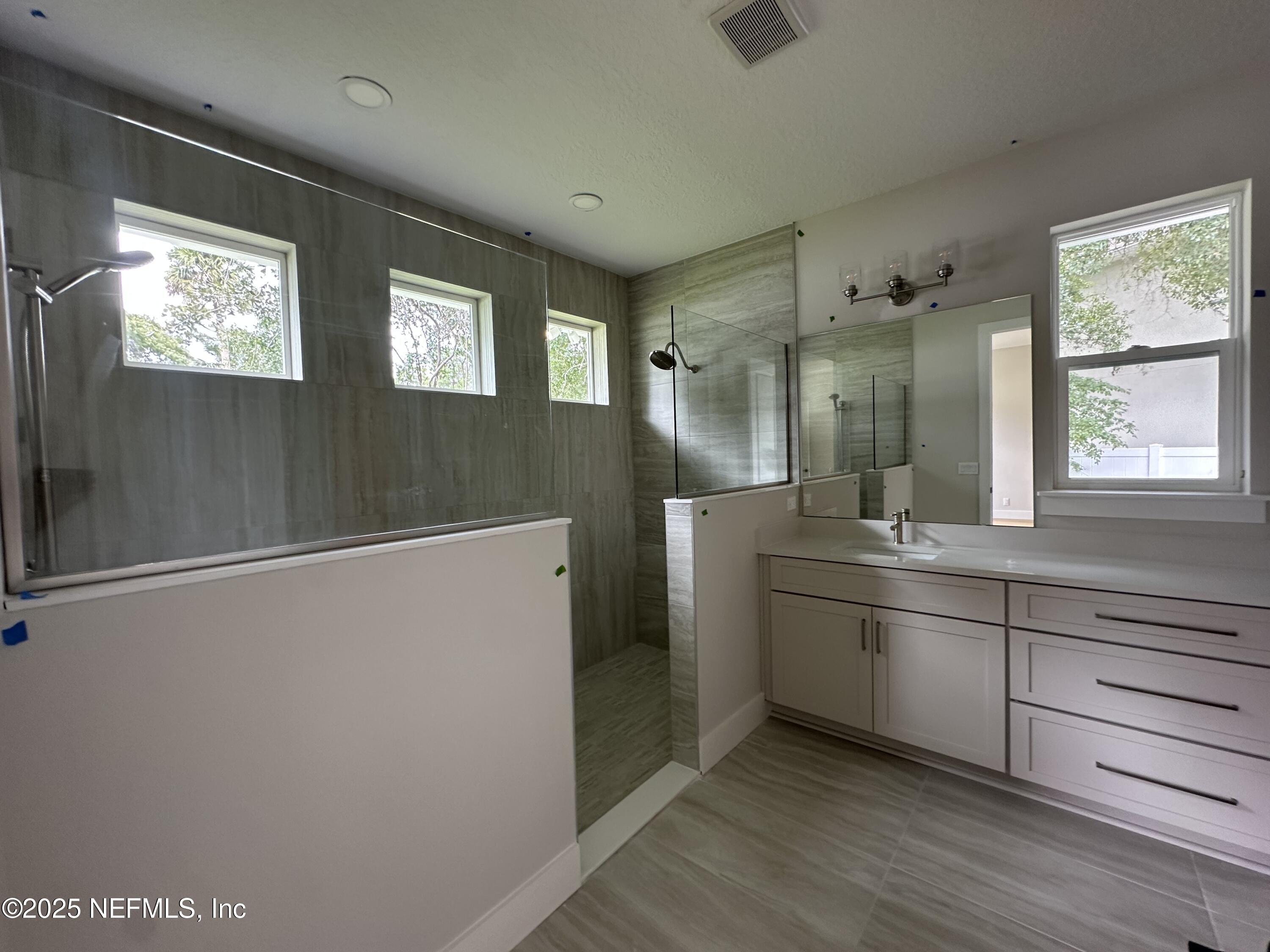 809 Brandywine Court St. Augustine, FL 32086 - Photo 22 of 63 Primary bathroom