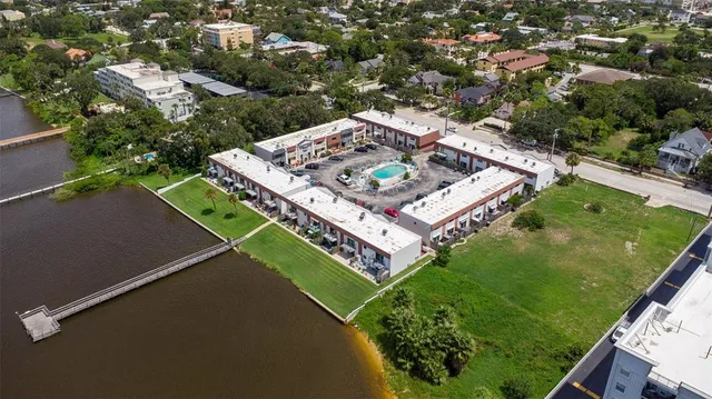 a picture of a wall with white walls