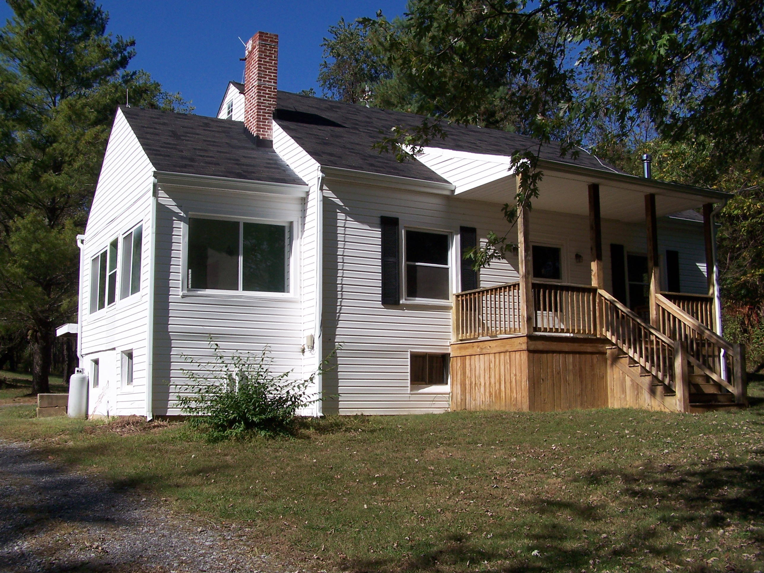 5575 Roanoke Road Fincastle, VA 24090 - Photo 3 of 29 Front