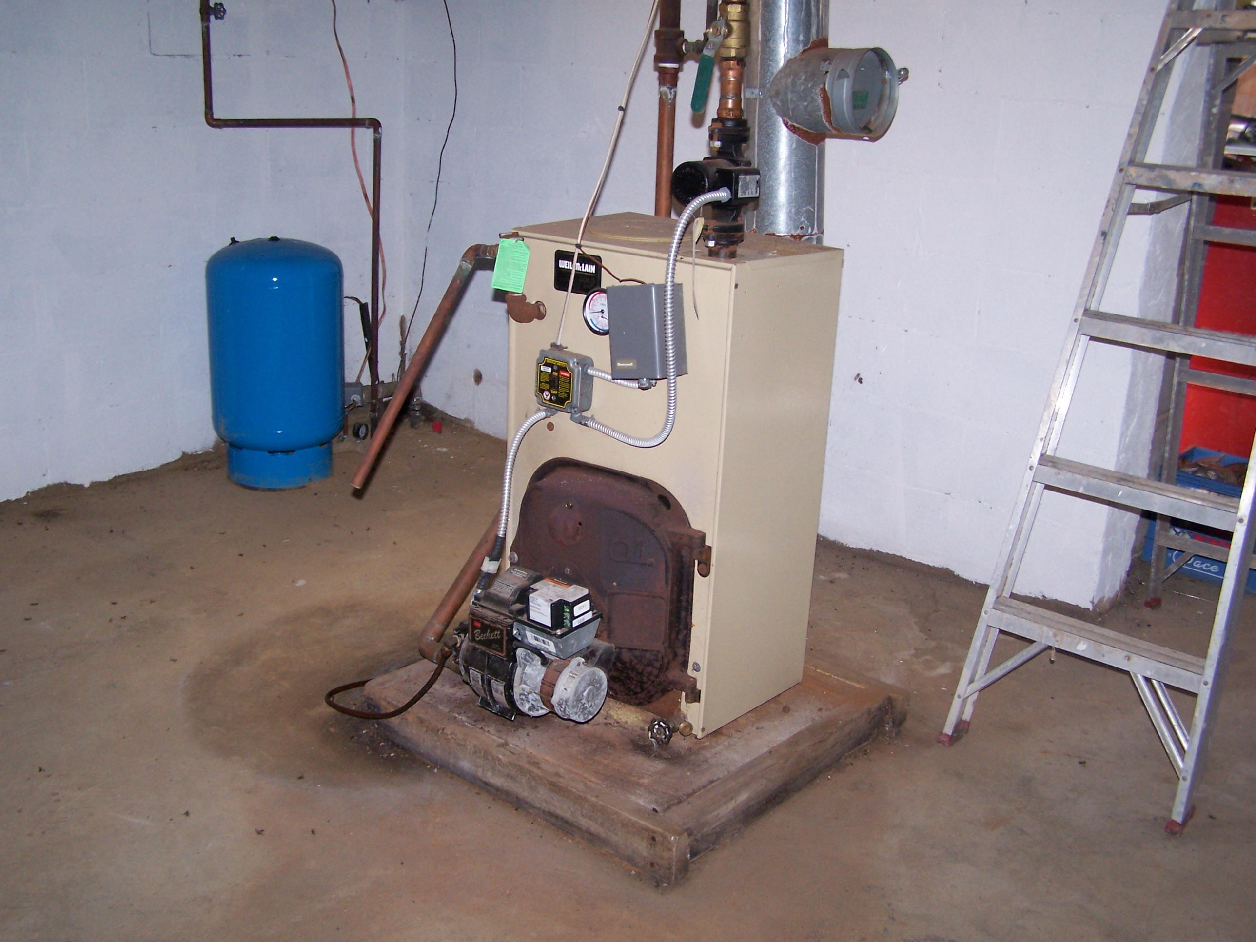 5575 Roanoke Road Fincastle, VA 24090 - Photo 24 of 29 Oil furnace