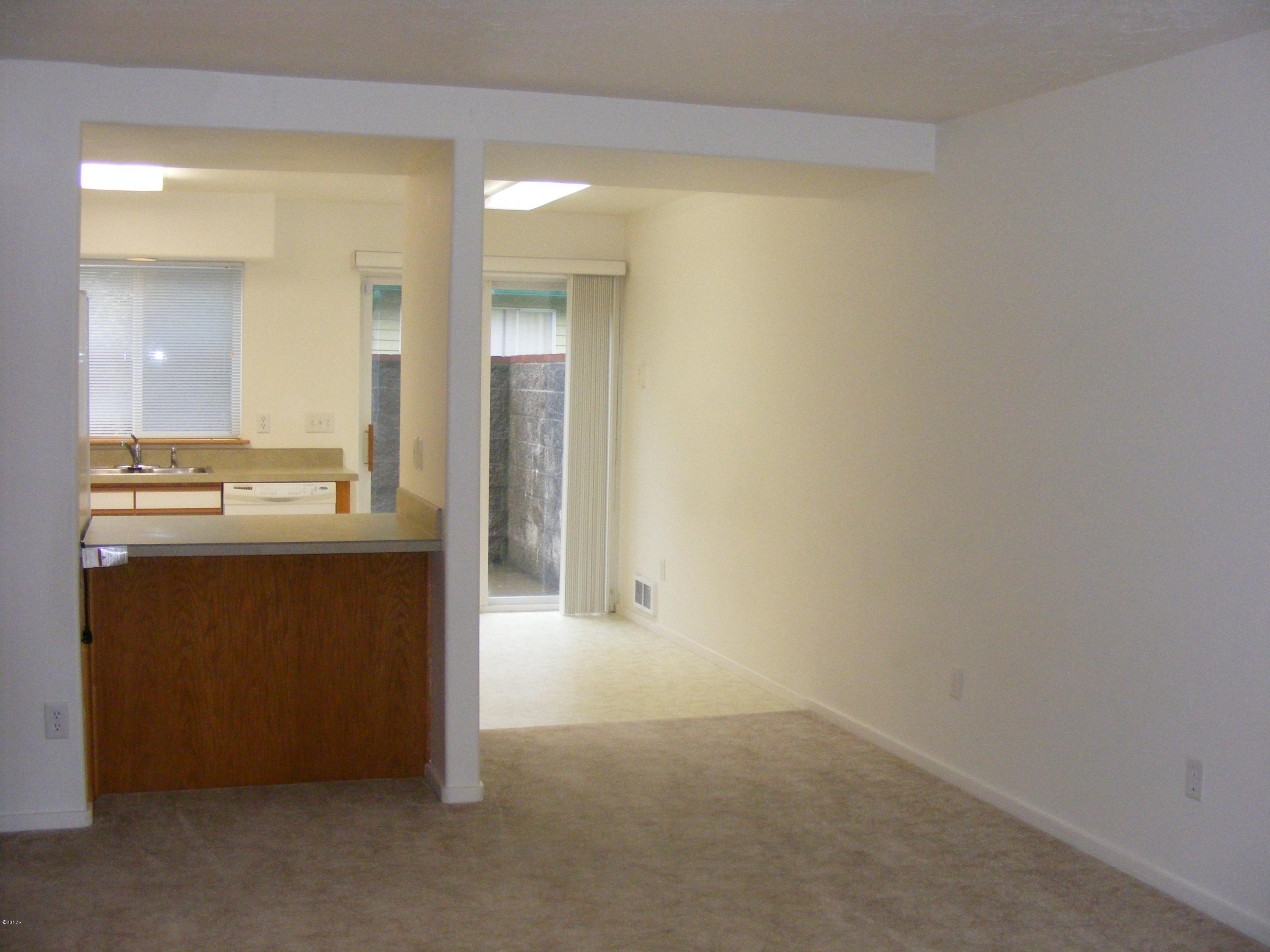 225 Southwest 30th Street Newport, OR 97366 - Photo 8 of 23 dining/kitchen