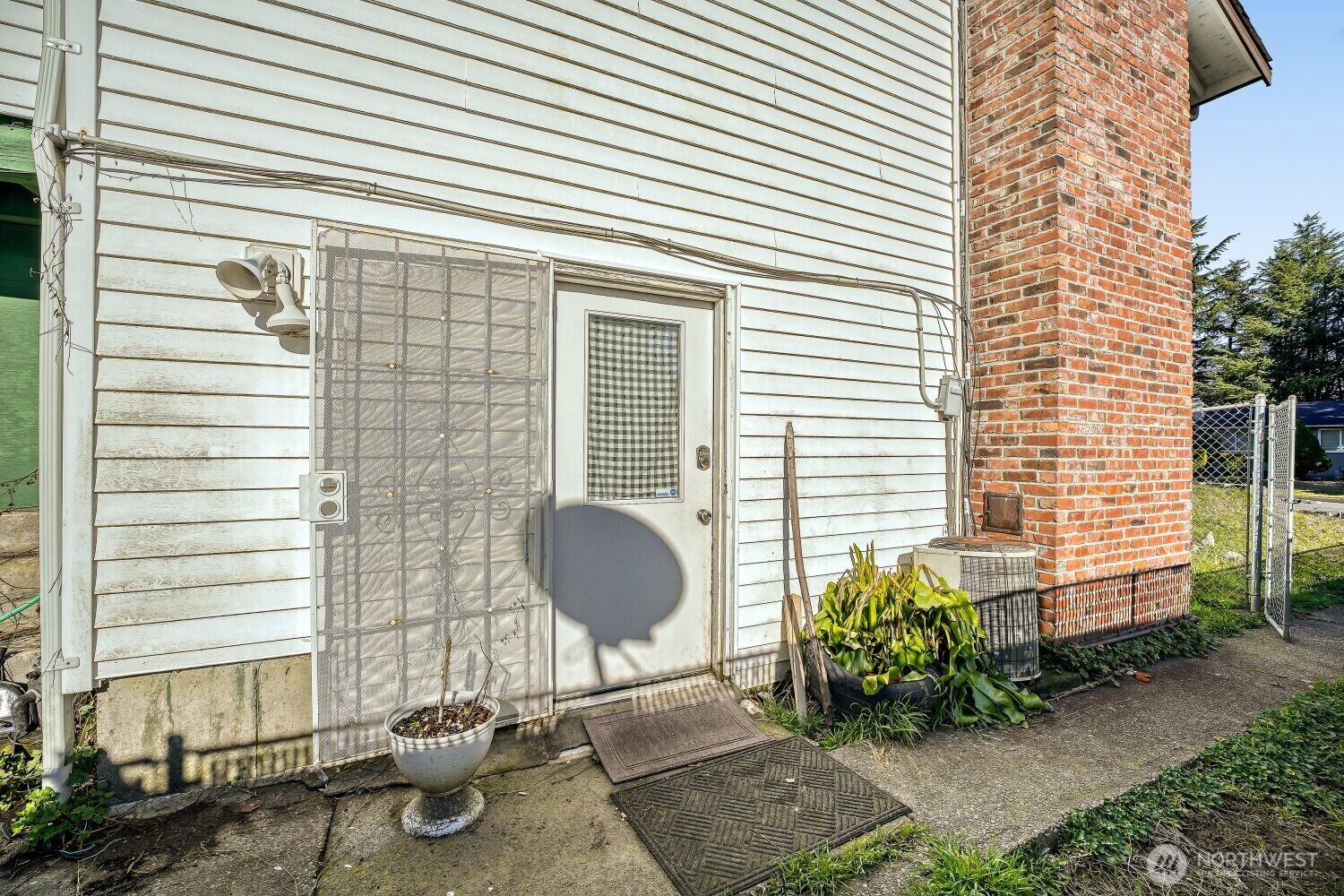1401 Lake Youngs Way Southeast Renton, WA 98058 - Photo 27 of 27 a backyard of a house with outdoor seating