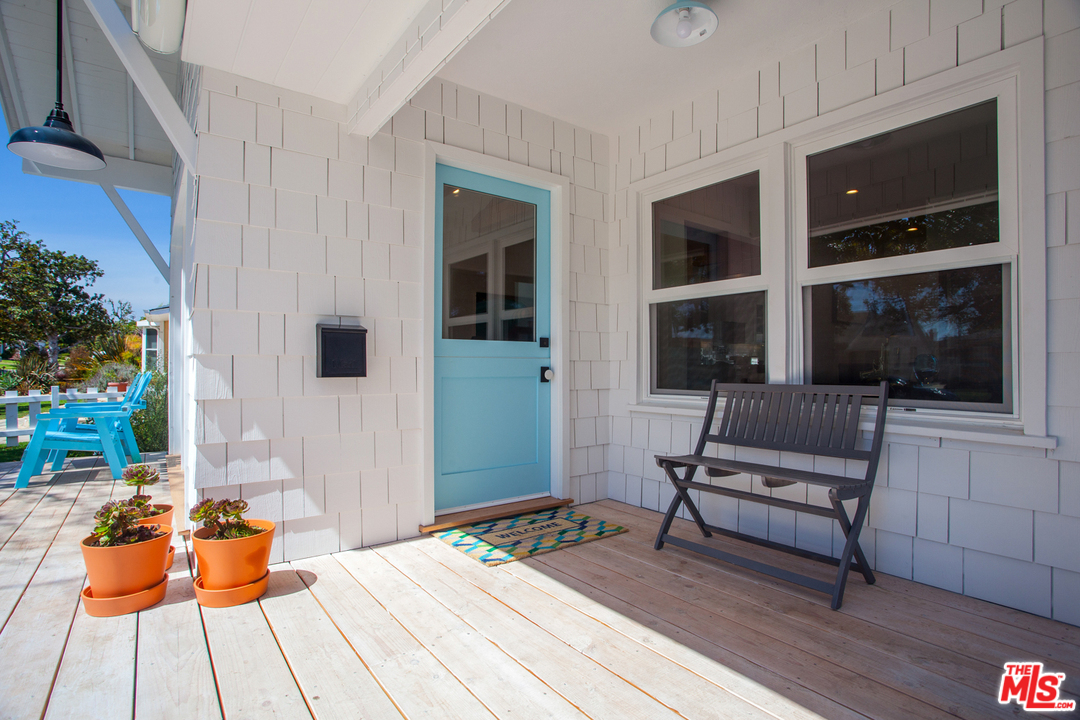 7810 Dunbarton Avenue Los Angeles, CA 90045 - Photo 1 of 48