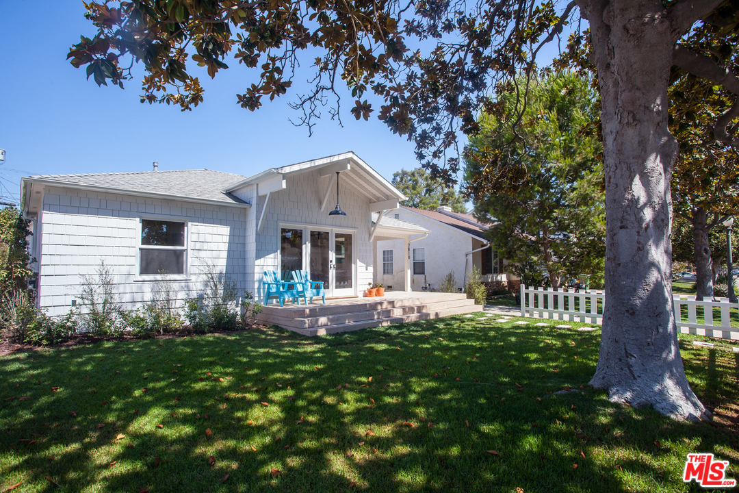 7810 Dunbarton Avenue Los Angeles, CA 90045 - Photo 2 of 48