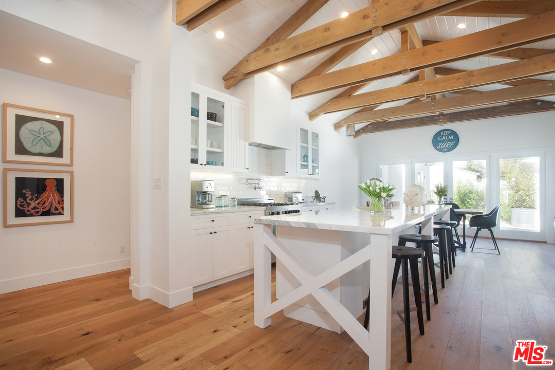 7810 Dunbarton Avenue Los Angeles, CA 90045 - Photo 15 of 48