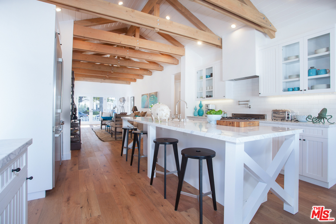 7810 Dunbarton Avenue Los Angeles, CA 90045 - Photo 16 of 48