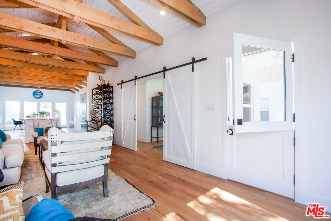 7810 Dunbarton Avenue Los Angeles, CA 90045 - Photo 18 of 48