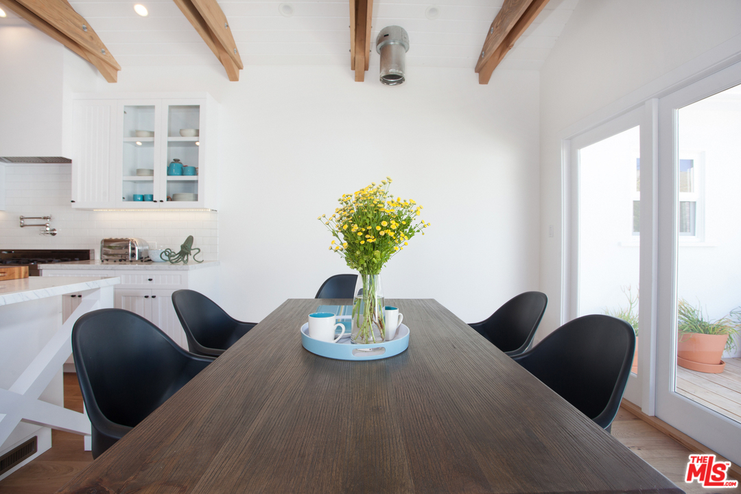 7810 Dunbarton Avenue Los Angeles, CA 90045 - Photo 19 of 48