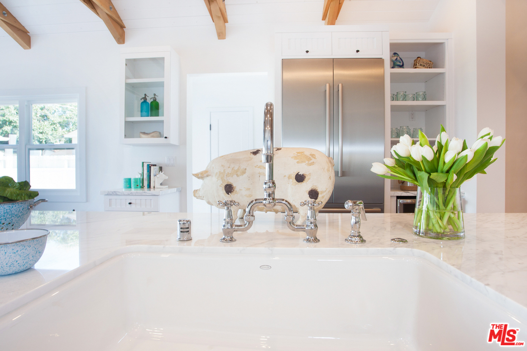 7810 Dunbarton Avenue Los Angeles, CA 90045 - Photo 24 of 48