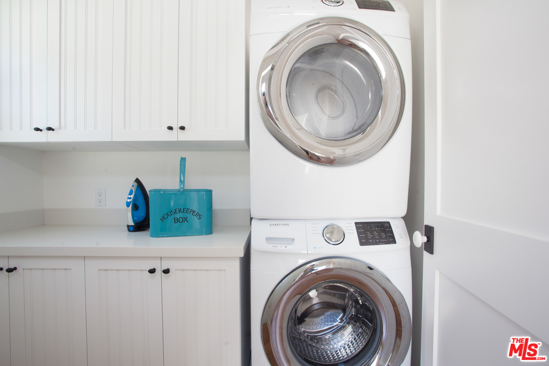 7810 Dunbarton Avenue Los Angeles, CA 90045 - Photo 25 of 48