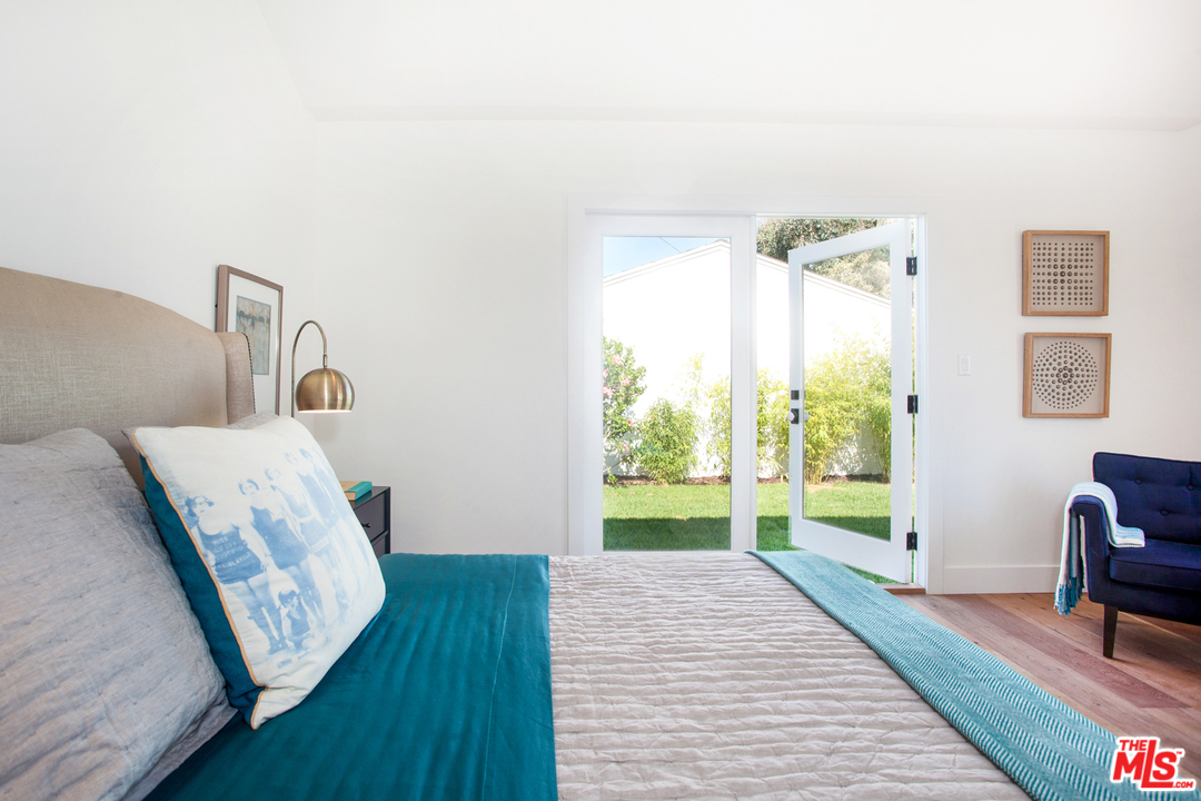 7810 Dunbarton Avenue Los Angeles, CA 90045 - Photo 26 of 48