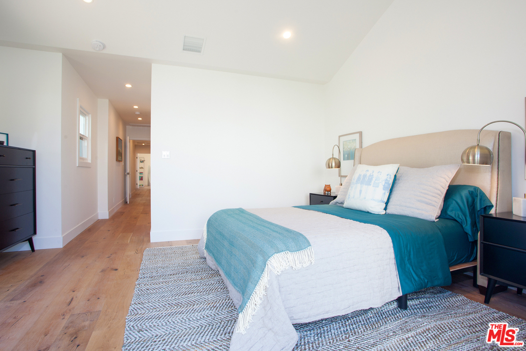 7810 Dunbarton Avenue Los Angeles, CA 90045 - Photo 29 of 48