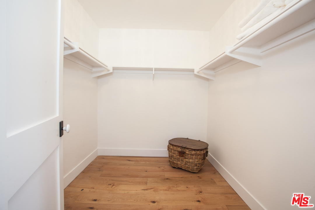 7810 Dunbarton Avenue Los Angeles, CA 90045 - Photo 30 of 48