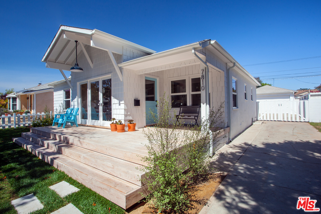 7810 Dunbarton Avenue Los Angeles, CA 90045 - Photo 4 of 48