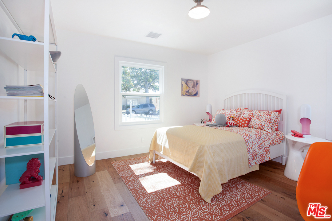 7810 Dunbarton Avenue Los Angeles, CA 90045 - Photo 33 of 48