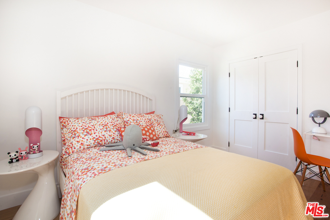 7810 Dunbarton Avenue Los Angeles, CA 90045 - Photo 34 of 48