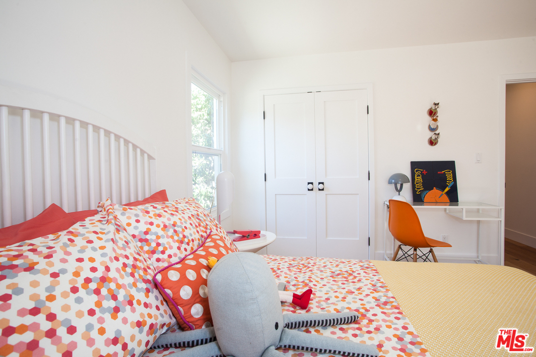 7810 Dunbarton Avenue Los Angeles, CA 90045 - Photo 35 of 48