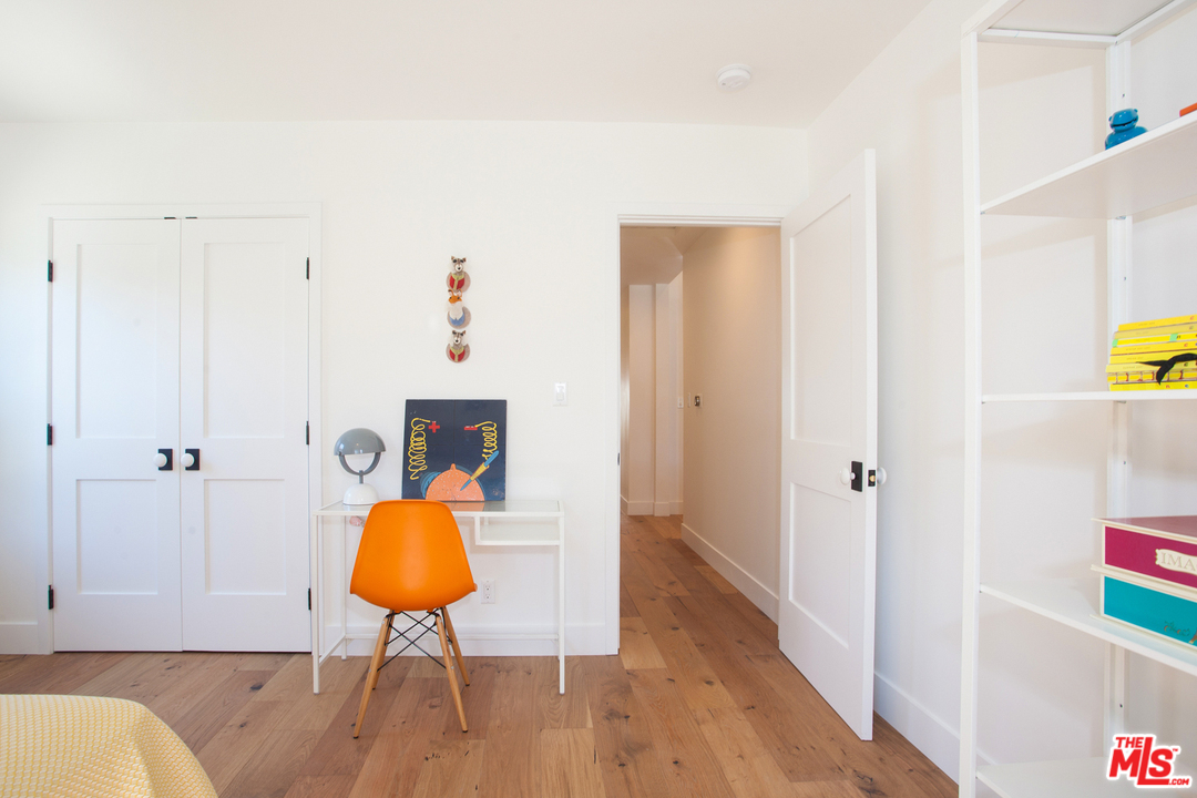 7810 Dunbarton Avenue Los Angeles, CA 90045 - Photo 36 of 48