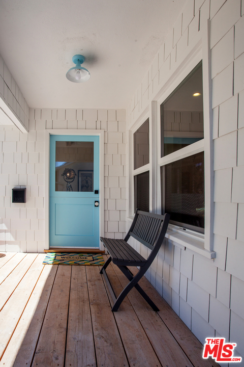 7810 Dunbarton Avenue Los Angeles, CA 90045 - Photo 5 of 48