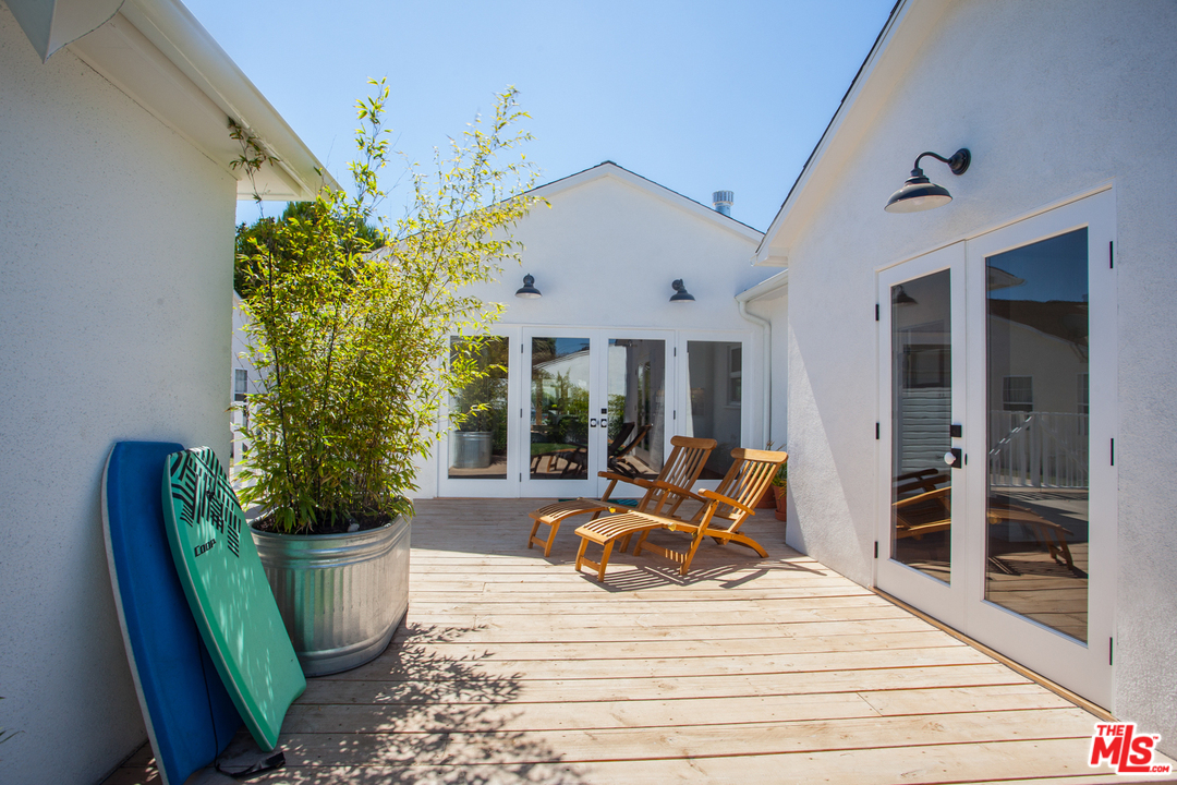 7810 Dunbarton Avenue Los Angeles, CA 90045 - Photo 43 of 48