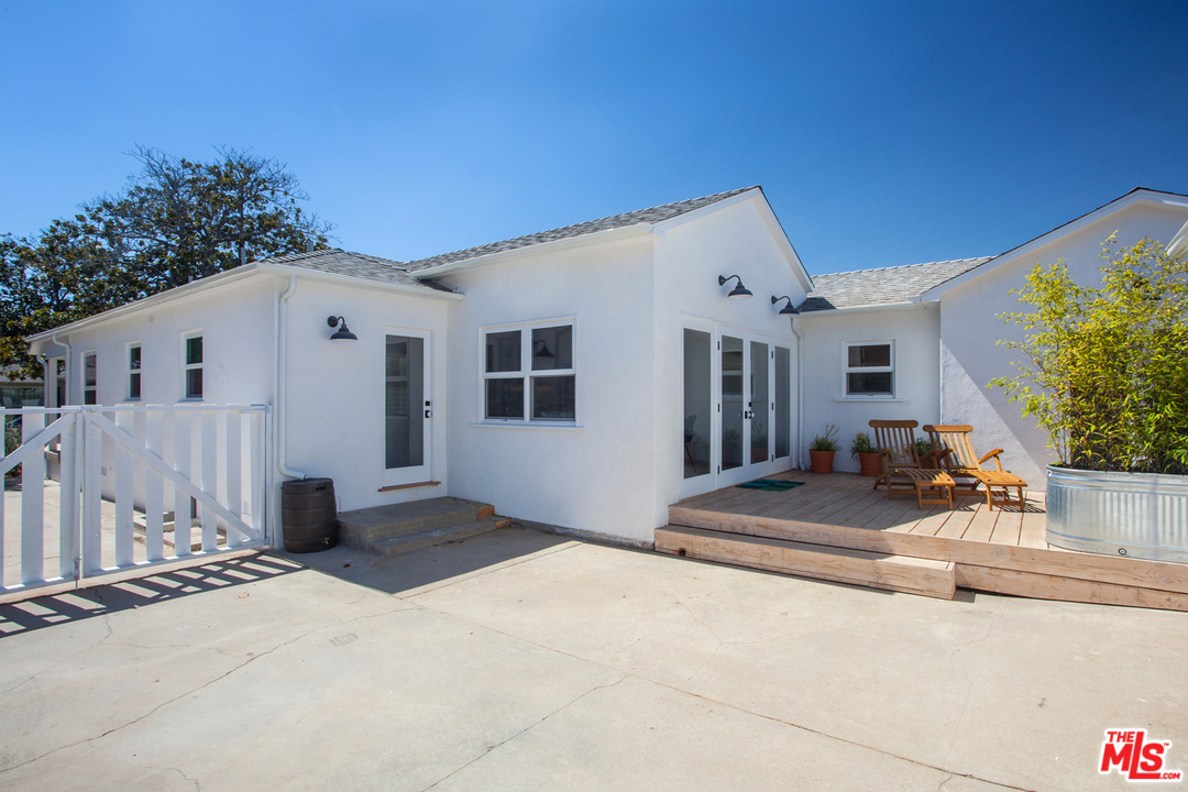 7810 Dunbarton Avenue Los Angeles, CA 90045 - Photo 45 of 48