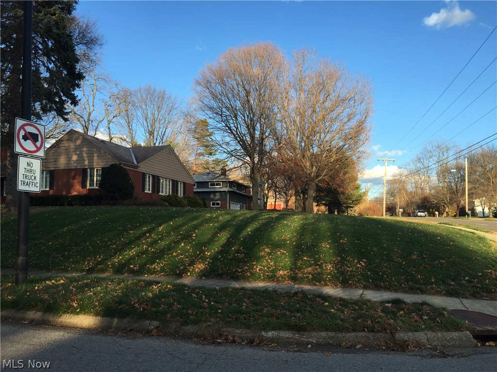 2949 Harriet Road Stow, OH 44224 - Photo 3 of 23 Gallery Image 3