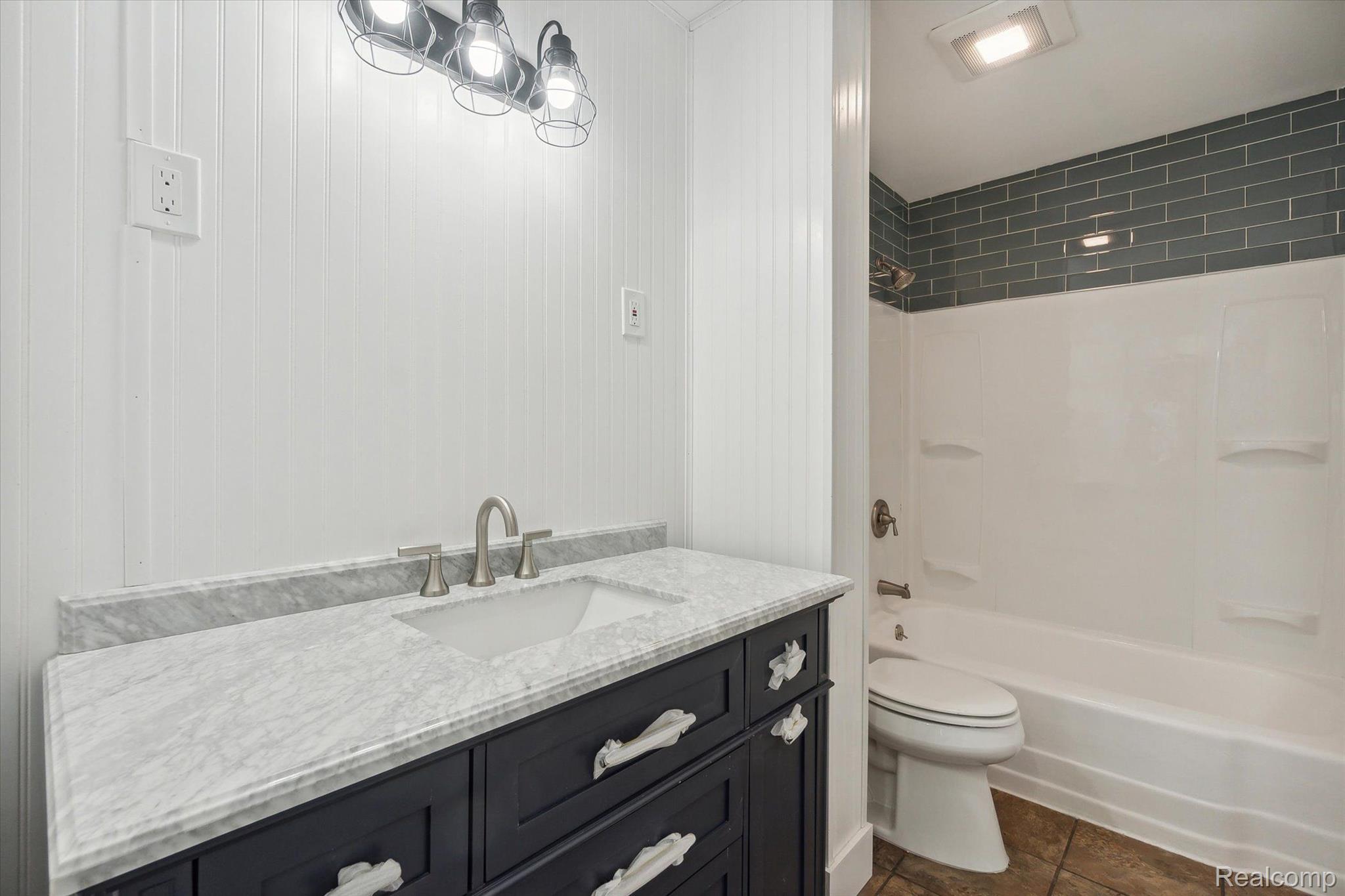 6174 East River Road Flushing, MI 48433 - Photo 19 of 28