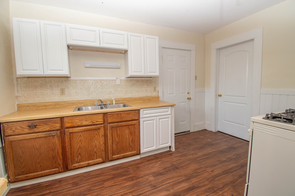 90-92 Marsden Street Springfield, MA 01109 - Photo 4 of 11 Gallery Image 4