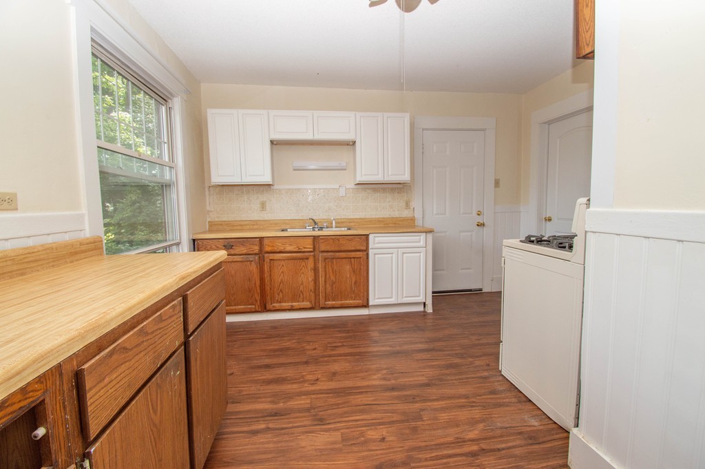 90-92 Marsden Street Springfield, MA 01109 - Photo 5 of 11 Gallery Image 5