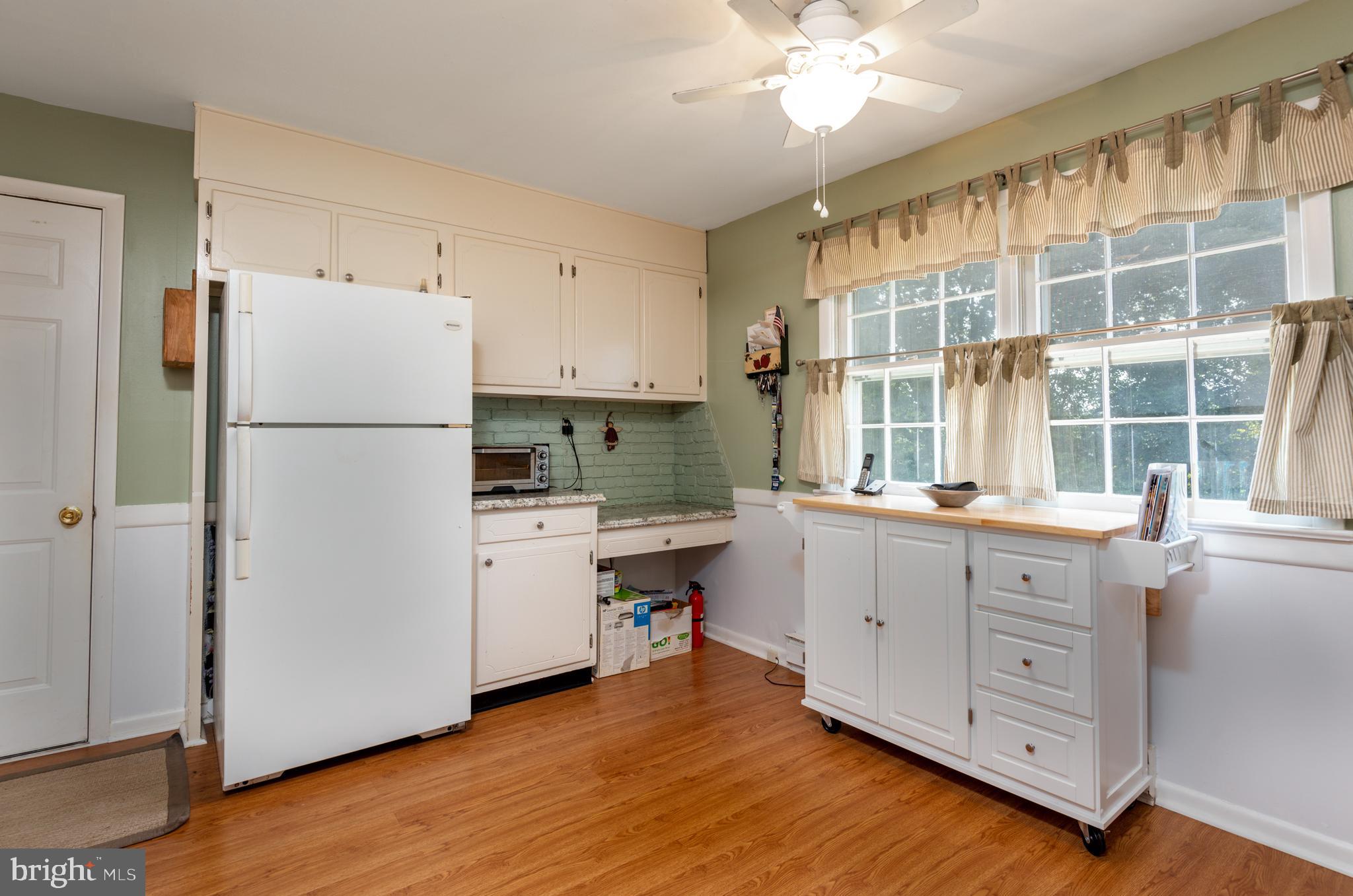 22 Carriage Road New Cumberland, PA 17070 - Photo 8 of 32 Kitchen