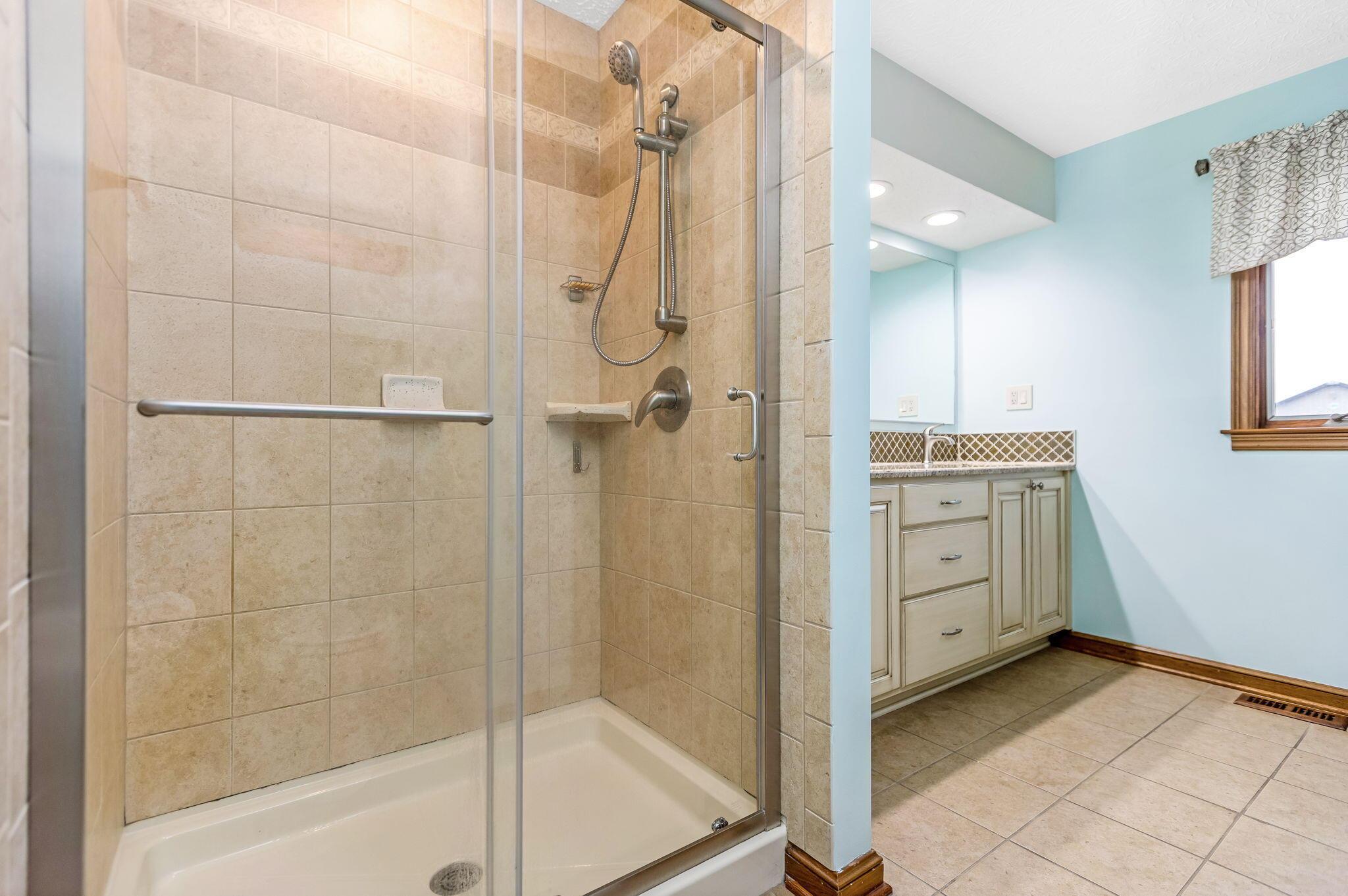 4479 State Rte 762 Lockbourne, OH 43137 - Photo 23 of 64 Owners Bathroom