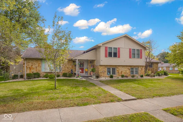 $387,400 | 1031 Parkside Drive, Columbus, IN 47203